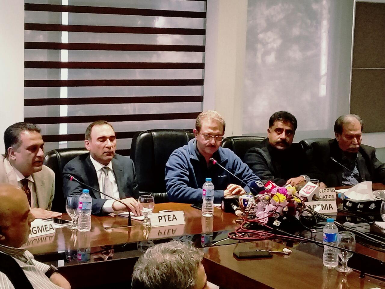 https://aptma.org.pk/wp-content/uploads/2021/10/Joint-Meeting-of-the-Textile-Industry-Associations-75.jpg